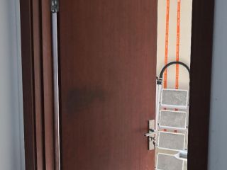 套装门、踢脚线安装