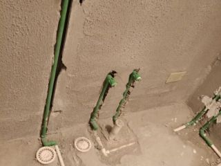 水、电管开槽施作