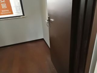 套装门、踢脚线安装