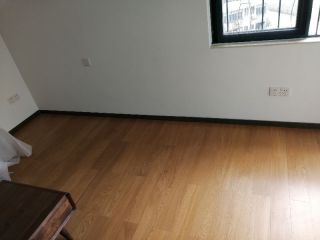 套装门、踢脚线安装