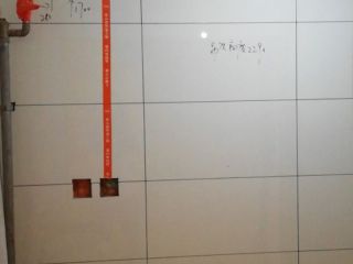 厨房、卫生间墙砖施作