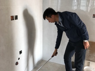 地砖铺贴及地面找平施作