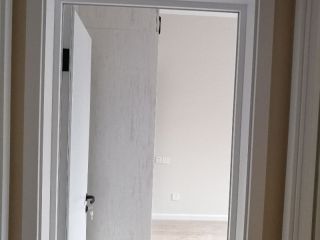 成品门及墙纸铺贴
