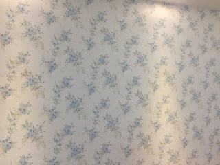 现场背景墙及隔墙施作
