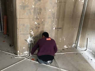 水、电管开槽施作