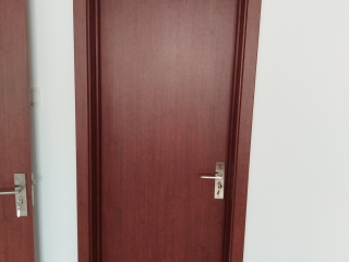 套装门、踢脚线安装