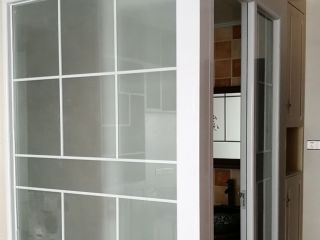 成品门及墙纸铺贴