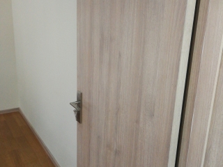 套装门、踢脚线安装