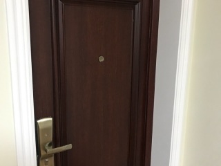 套装门、踢脚线安装
