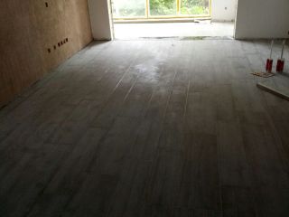 地砖铺贴及地面找平施作