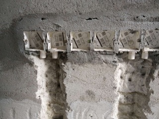 水、电管开槽施作