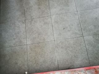 地砖铺贴及地面找平施作