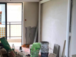 现场背景墙及隔墙施作