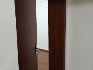 套装门、踢脚线安装