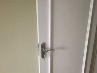 套装门、踢脚线安装