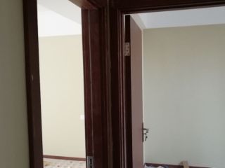 套装门、踢脚线安装