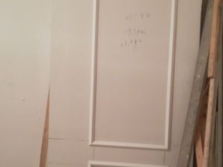 现场背景墙及隔墙施作