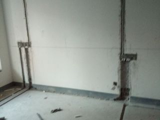 强、弱电路穿线施作