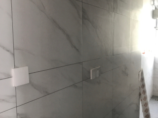 厨房、卫生间墙砖施作