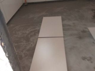 地砖铺贴及地面找平施作