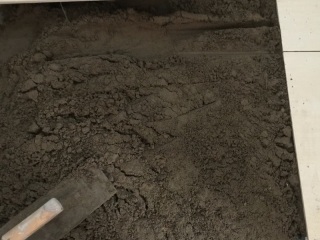 地砖铺贴及地面找平施作