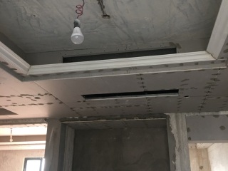 现场背景墙及隔墙施作