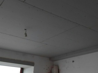 现场背景墙及隔墙施作