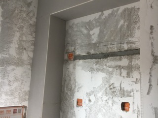 现场背景墙及隔墙施作