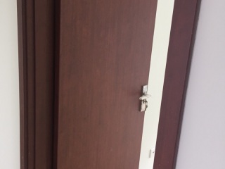 套装门、踢脚线安装