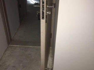 套装门、踢脚线安装