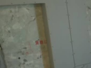现场背景墙及隔墙施作