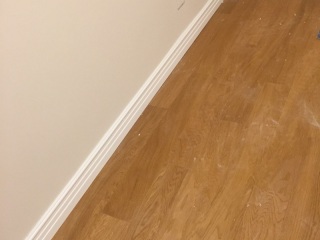 套装门、踢脚线安装