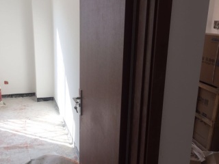 套装门、踢脚线安装
