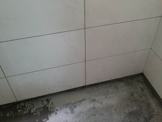 厨房、卫生间墙砖施作