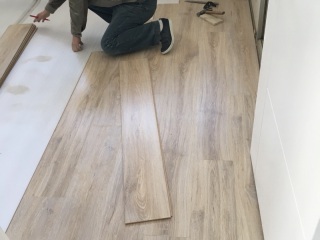 成品门及墙纸铺贴