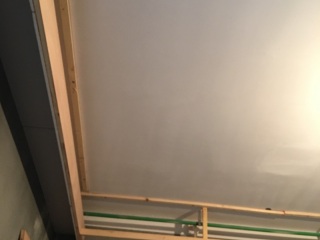 现场背景墙及隔墙施作