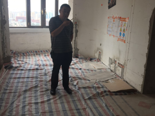 地砖铺贴及地面找平施作