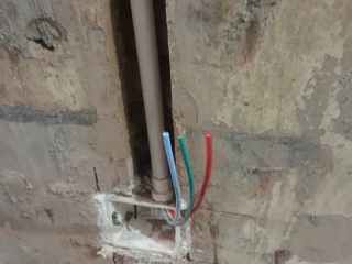 强、弱电路穿线施作