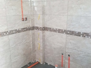 厨房、卫生间墙砖施作