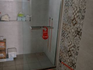成品门及墙纸铺贴