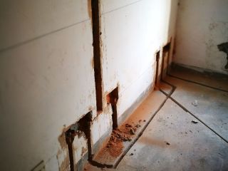 水、电管开槽施作