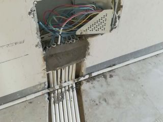 水、电管开槽施作