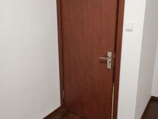 套装门、踢脚线安装