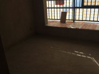 地砖铺贴及地面找平施作