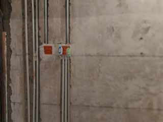水、电管开槽施作