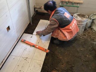 地砖铺贴及地面找平施作