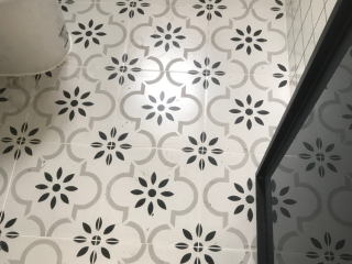 地砖铺贴及地面找平施作