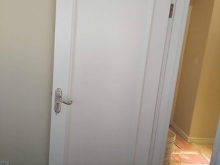 套装门、踢脚线安装