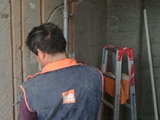 水、电管开槽施作
