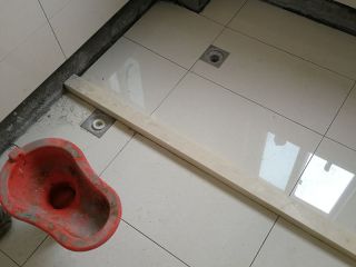 地砖铺贴及地面找平施作